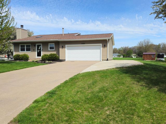 17225 40th Avenue Court N, East Moline, IL 61244