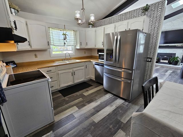 17225 40th Avenue Court N, East Moline, IL 61244