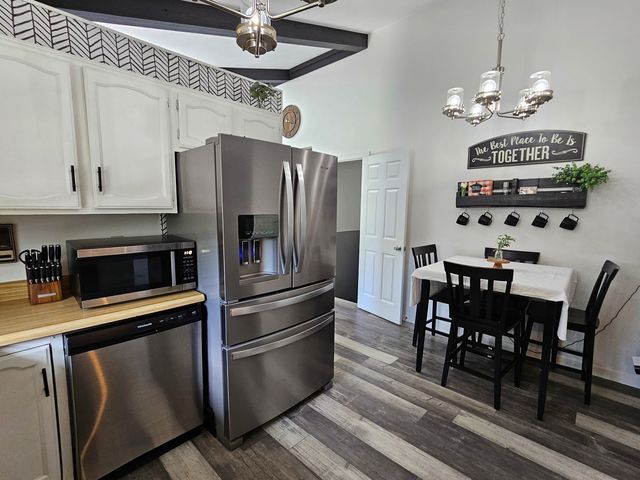 17225 40th Avenue Court N, East Moline, IL 61244