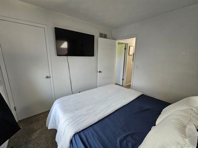 17225 40th Avenue Court N, East Moline, IL 61244