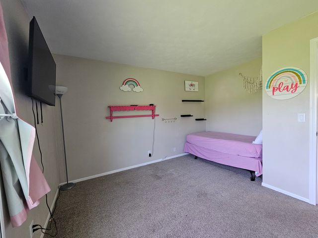 17225 40th Avenue Court N, East Moline, IL 61244