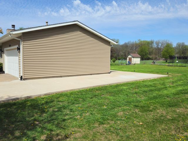 17225 40th Avenue Court N, East Moline, IL 61244