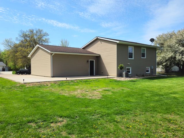 17225 40th Avenue Court N, East Moline, IL 61244
