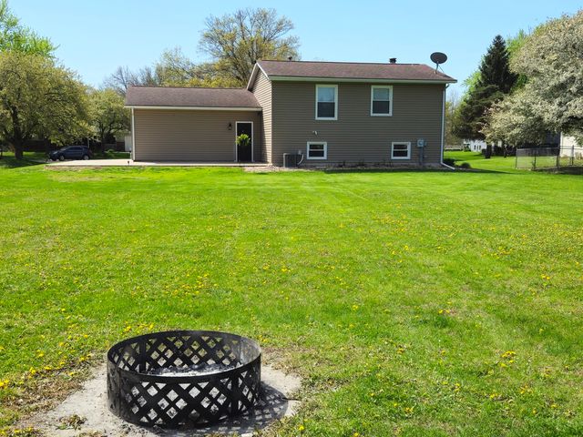 17225 40th Avenue Court N, East Moline, IL 61244
