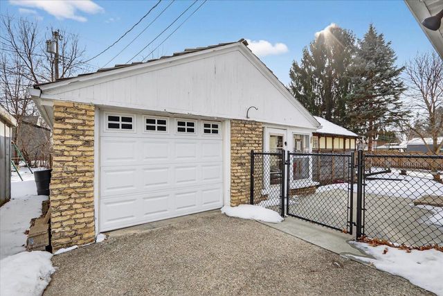 464 N Pine Street, Janesville, WI 53548