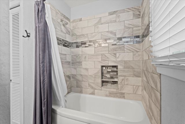 110 W Monroe Street, Levelland, TX 79336