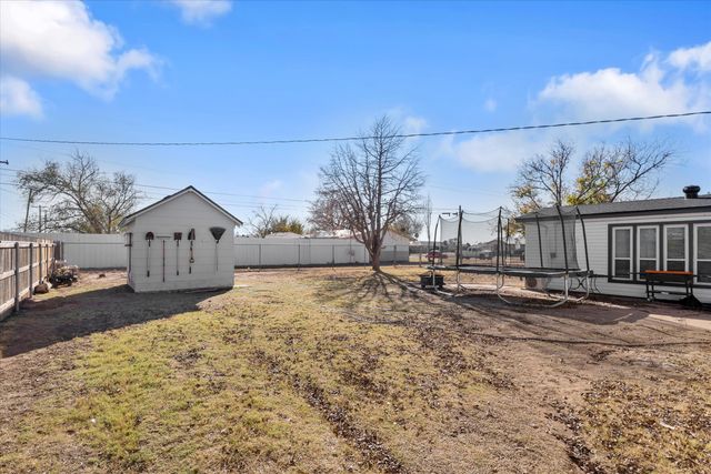 110 W Monroe Street, Levelland, TX 79336