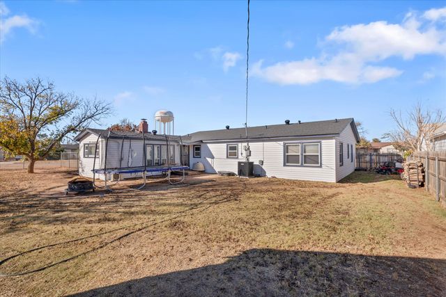 110 W Monroe Street, Levelland, TX 79336