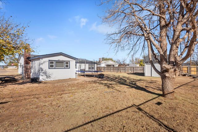 110 W Monroe Street, Levelland, TX 79336