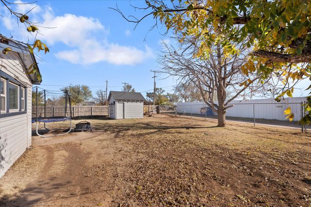 110 W Monroe Street, Levelland, TX 79336