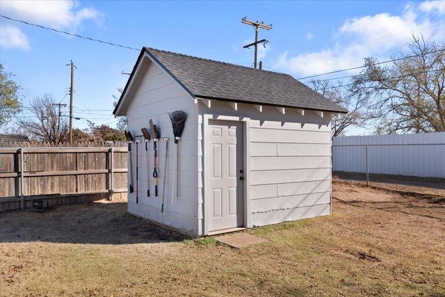 110 W Monroe Street, Levelland, TX 79336