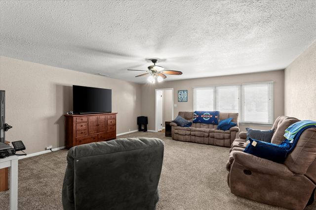 110 W Monroe Street, Levelland, TX 79336