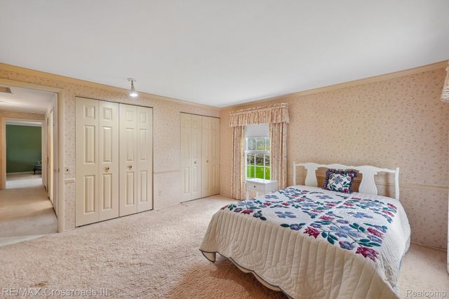 4142 Waterwheel Lane, Bloomfield Hills, MI 48302