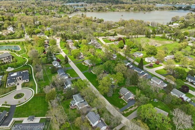 4142 Waterwheel Lane, Bloomfield Hills, MI 48302