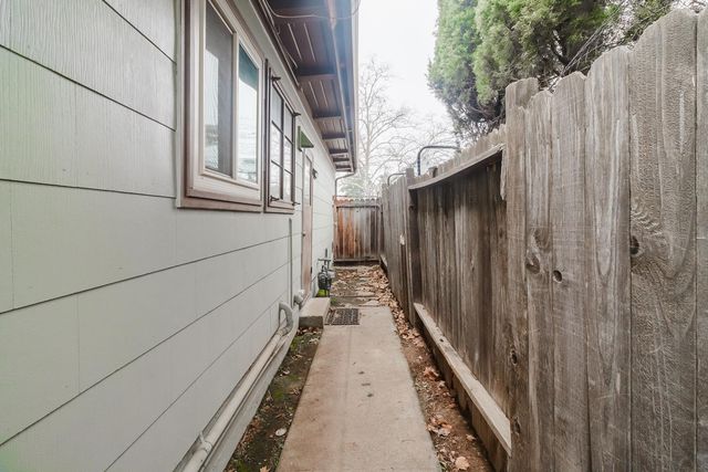 2560 Wright St, Sacramento, CA 95821