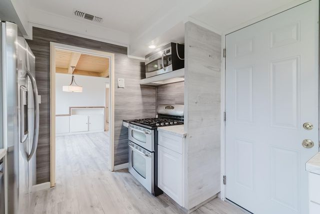 2560 Wright St, Sacramento, CA 95821