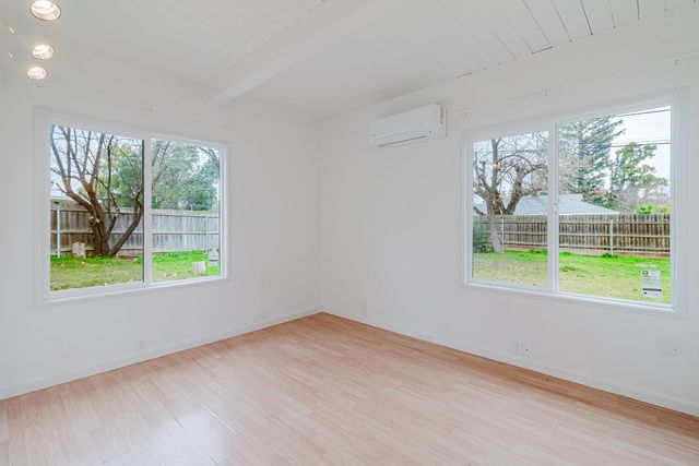 2560 Wright St, Sacramento, CA 95821