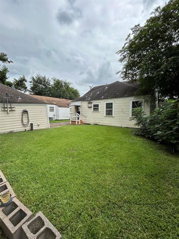 6614 Weslayan Street, West University Place, TX 77005