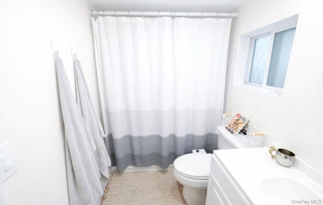 24 Anchor Path, Baiting Hollow, NY 11933