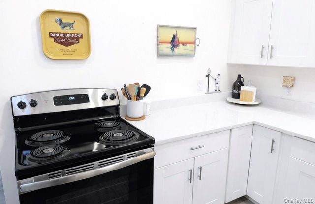 24 Anchor Path, Baiting Hollow, NY 11933