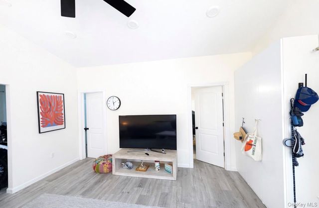 24 Anchor Path, Baiting Hollow, NY 11933