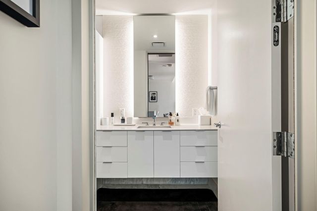 301 West Ave 1002, Austin, TX 78701