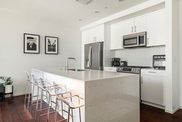 301 West Ave 1002, Austin, TX 78701