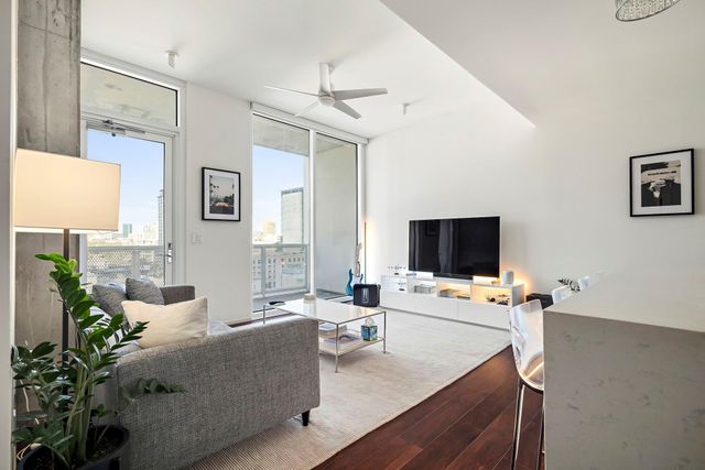 301 West Ave 1002, Austin, TX 78701