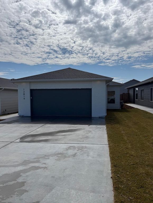 12819 E Willowgreen St, Wichita, KS 67230