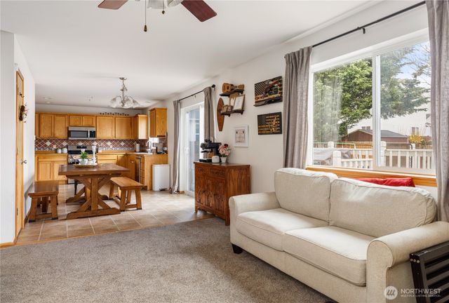 64 SW Festival Court, Oak Harbor, WA 98277