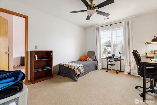 64 SW Festival Court, Oak Harbor, WA 98277