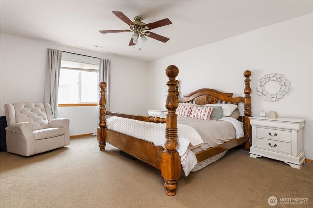 64 SW Festival Court, Oak Harbor, WA 98277