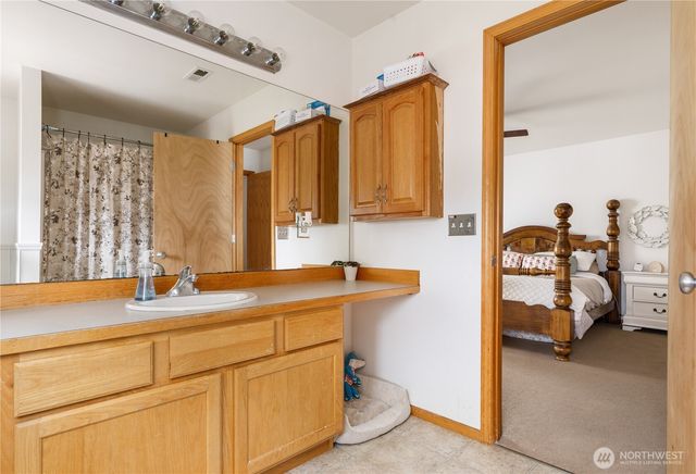 64 SW Festival Court, Oak Harbor, WA 98277