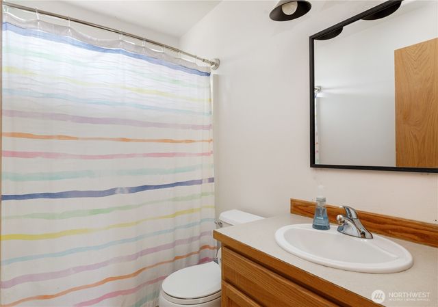 64 SW Festival Court, Oak Harbor, WA 98277