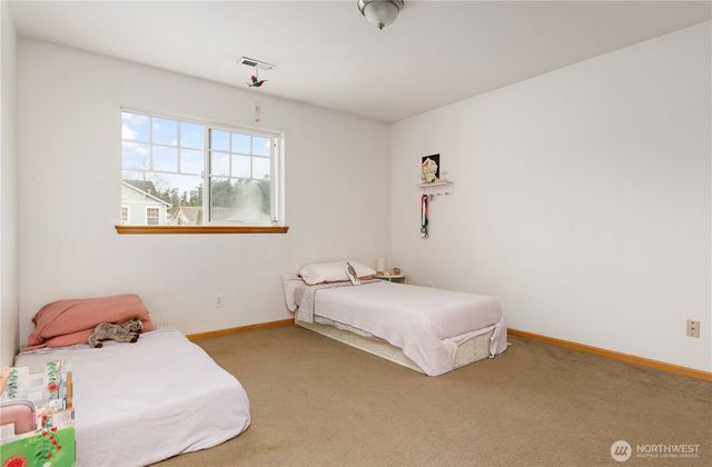 64 SW Festival Court, Oak Harbor, WA 98277