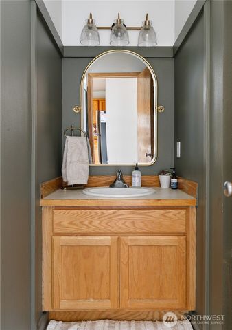 64 SW Festival Court, Oak Harbor, WA 98277