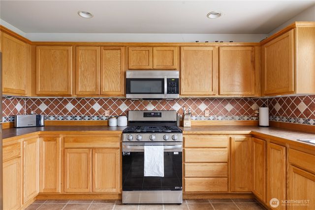 64 SW Festival Court, Oak Harbor, WA 98277