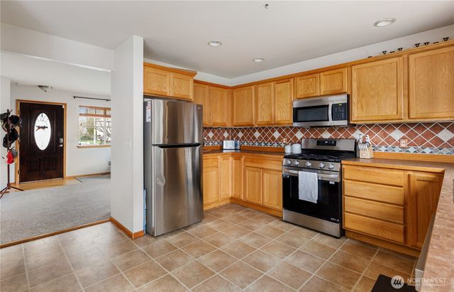 64 SW Festival Court, Oak Harbor, WA 98277