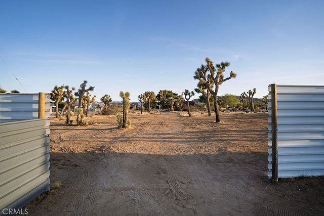58774 Sun Mesa Dr, Yucca Valley, CA 92284
