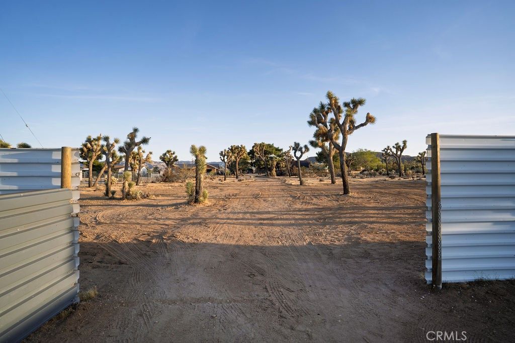 Image 21 of property listing at 58774 Sun Mesa Dr, Yucca Valley, CA 92284