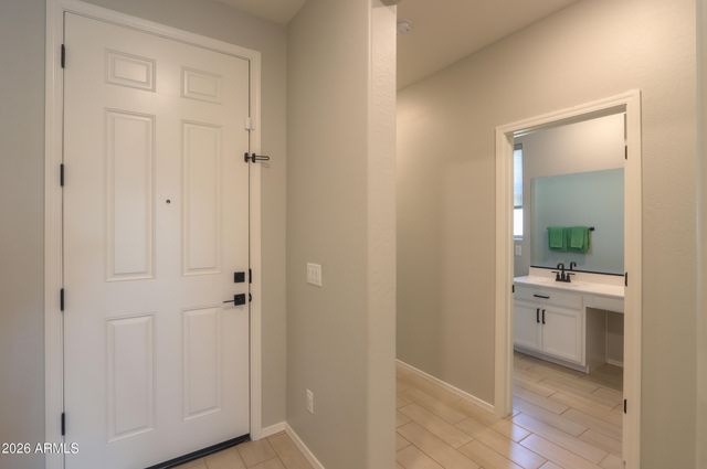 657 E BUCKINGHAM Avenue, Gilbert, AZ 85297