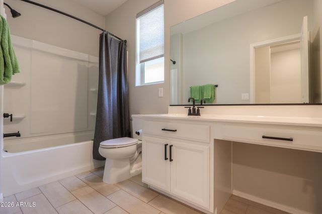 657 E BUCKINGHAM Avenue, Gilbert, AZ 85297