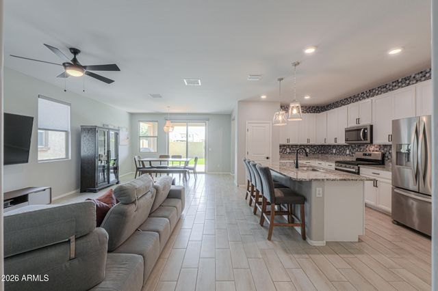 657 E BUCKINGHAM Avenue, Gilbert, AZ 85297