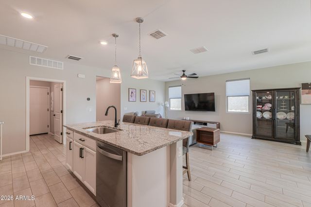 657 E BUCKINGHAM Avenue, Gilbert, AZ 85297