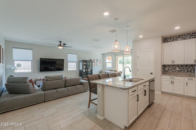 657 E BUCKINGHAM Avenue, Gilbert, AZ 85297