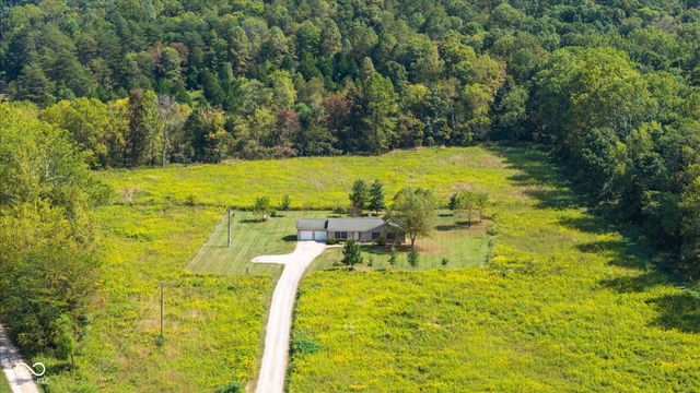7835 W Bellsville Pike, Nashville, IN 47448