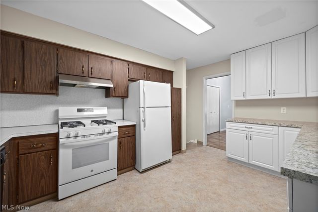 7653 Trenton Trail, Middleburg Heights, OH 44130