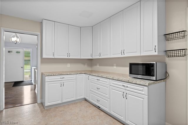 7653 Trenton Trail, Middleburg Heights, OH 44130