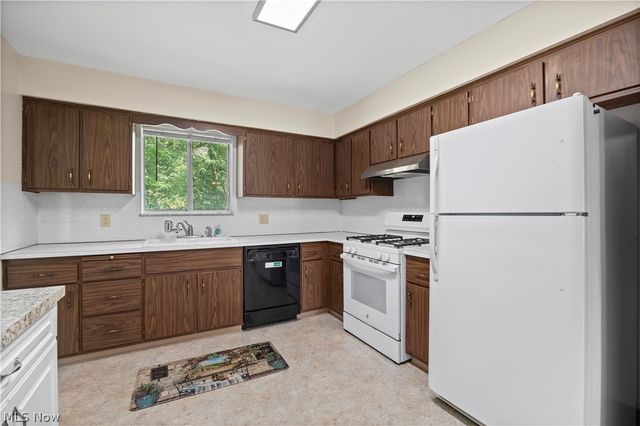 7653 Trenton Trail, Middleburg Heights, OH 44130