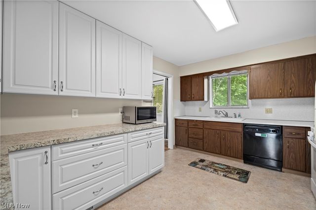7653 Trenton Trail, Middleburg Heights, OH 44130